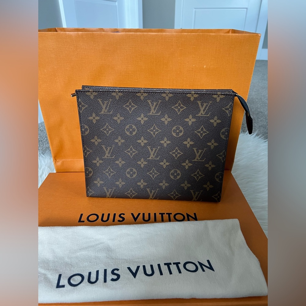 Sold! Poche toilette nm size 26